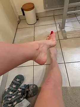 Frenchgirl45 online show from March 5, 2026, 1:23 am