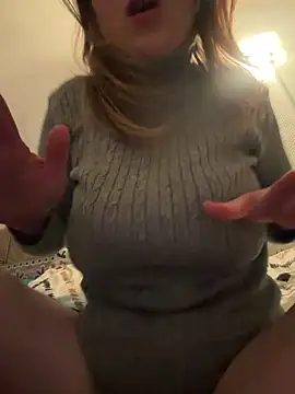 Frenchgirl45 online show from March 8, 2026, 11:08 pm