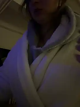 Frenchgirl45 online show from April 4, 2026, 10:40 pm