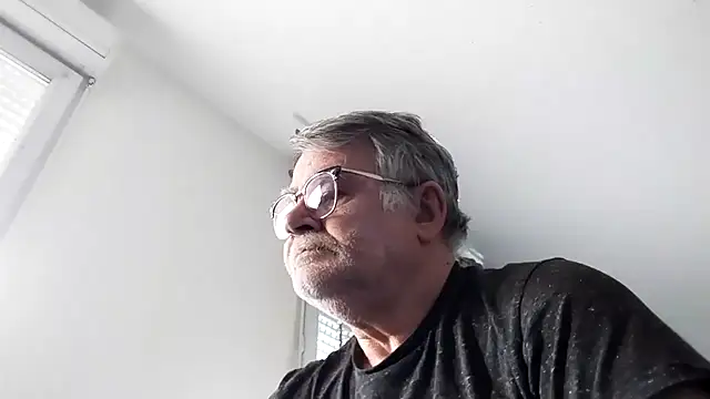 Vieux pervert online show from March 3, 2026, 8:20 am