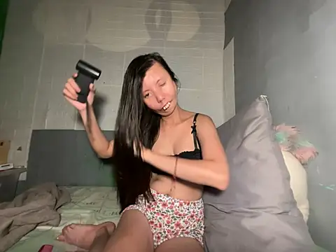 lady moon09 online show from April 15, 2026, 2:35 pm