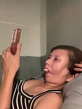 lady moon09 online show from April 16, 2026, 2:40 pm