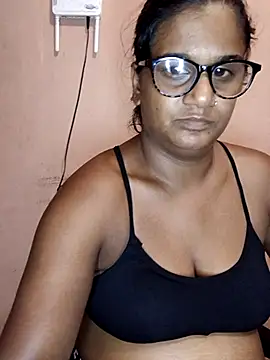 indianstrawberrylips4u online show from April 12, 2026, 9:31 pm