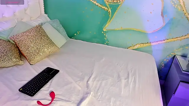 milkavelvett online show from April 20, 2026, 2:31 pm