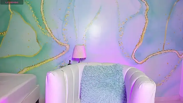 milkavelvett online show from April 22, 2026, 2:18 pm