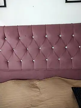 kiitty      online show from March 7, 2026, 1:41 pm