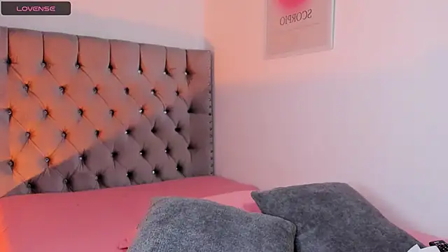 eva cutee  online show from April 21, 2026, 10:34 pm