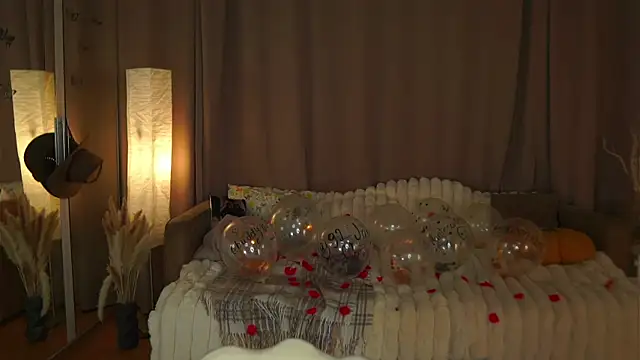 SherryBoone online show from April 21, 2026, 1:42 am