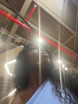 ZarahFerreira online show from April 21, 2026, 11:51 pm