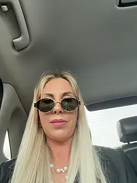 LisaMurr online show from April 22, 2026, 10:17 am