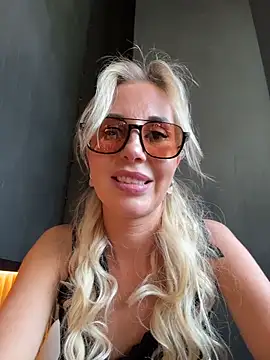 LisaMurr online show from June 12, 2026, 1:54 pm