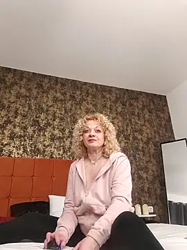 LaireeFelini online show from March 5, 2026, 7:10 pm