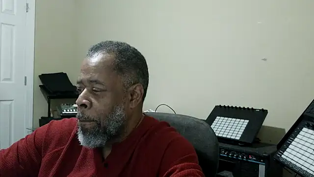 Cleozevo1961 online show from April 21, 2026, 4:34 pm