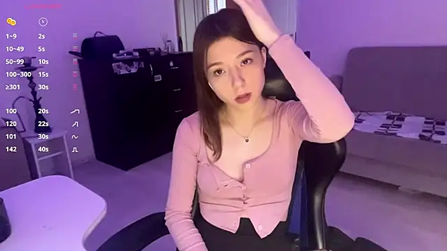 Snapshot of aera_elese chatting on June 4, 2026, 12:44 pm aera elese online show from June 4, 2026, 12:44 pm