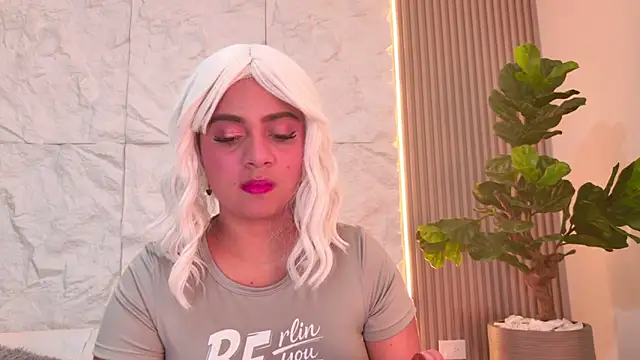 DulceQueen1 online show from April 21, 2026, 12:44 pm