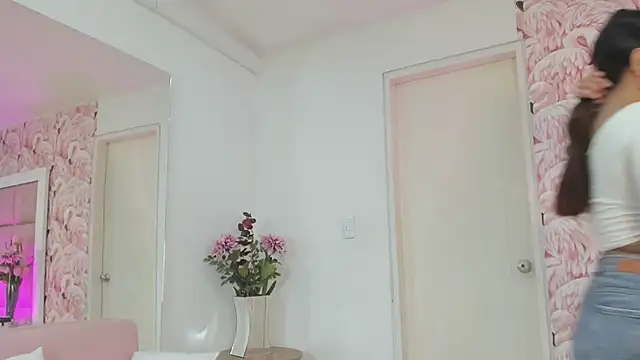 DulceQueen1 online show from June 3, 2026, 1:25 pm