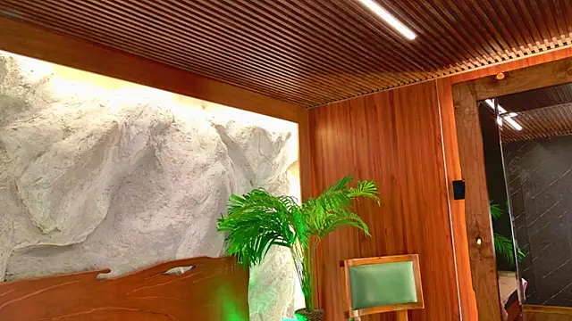 Rolyloren  online show from March 5, 2026, 3:52 pm