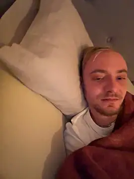 Crevette311 online show from November 23, 2025, 11:04 pm