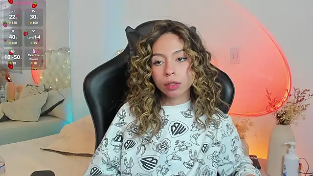 LuuluBerry online show from February 24, 2026, 7:56 pm