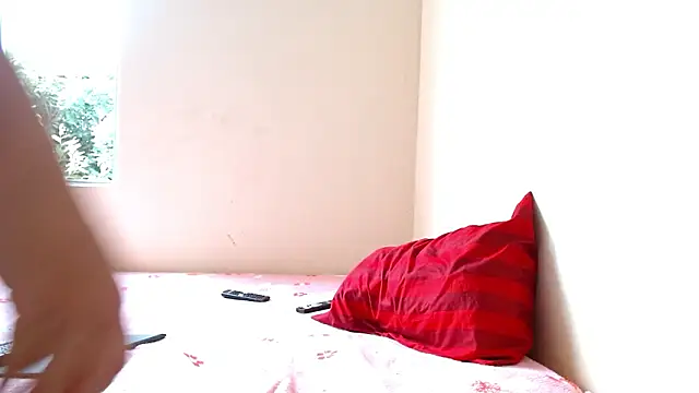 valkahot20 online show from March 12, 2026, 7:53 pm