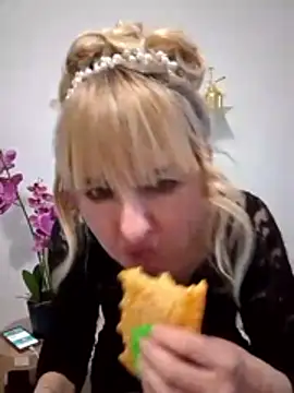 -Nefertiti- online show from March 2, 2026, 3:52 am