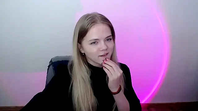 FoxiLana online show from March 7, 2026, 8:11 am