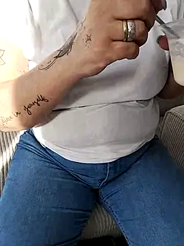 Emma12117 online show from March 12, 2026, 9:48 am