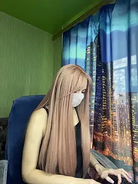 SophieBlackwood online show from April 18, 2026, 9:13 am