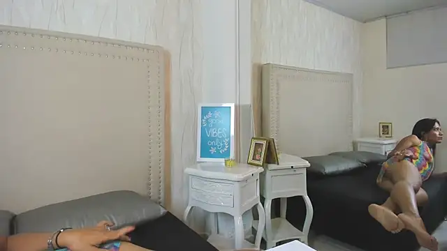 FernandaAvilax online show from April 21, 2026, 2:51 am