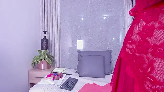 Milf Luciana online show from March 5, 2026, 11:06 am