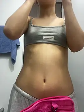 Snapshot of chloe_bluee_ chatting on June 25, 2026, 9:58 am chloe bluee online show from June 25, 2026, 9:58 am