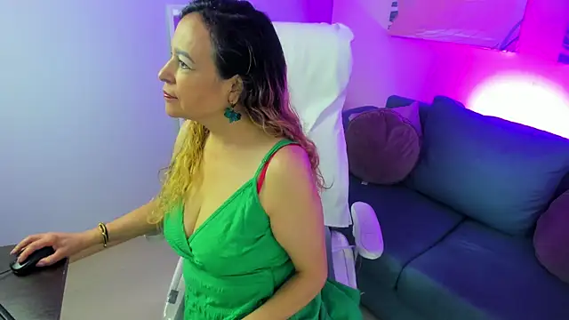 Ivonne 4 online show from April 20, 2026, 1:14 pm