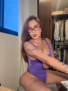 annieford  online show from March 6, 2026, 11:01 pm