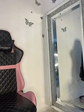 scarleth marquezz online show from March 28, 2026, 3:50 am