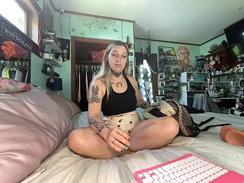 Sarasweets33 online show from June 10, 2026, 6:29 pm