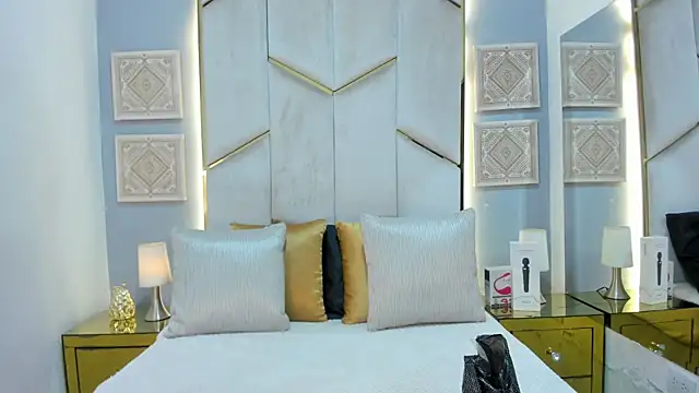 KarinaaCoxx online show from April 21, 2026, 12:11 pm