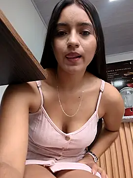 Snapshot of DulceCaroX chatting on June 29, 2026, 1:44 pm DulceCaroX online show from June 29, 2026, 1:44 pm