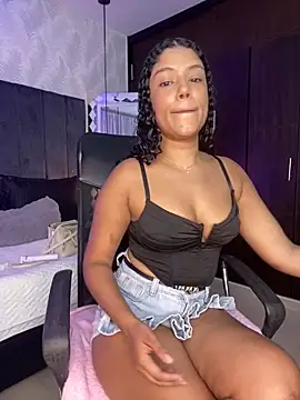 Miaafoxx   online show from April 10, 2026, 7:18 pm