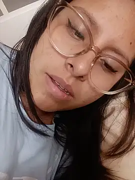 Rosyshadow online show from May 31, 2026, 7:37 pm