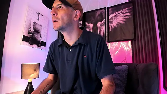 Milanwhite  online show from March 3, 2026, 11:38 am