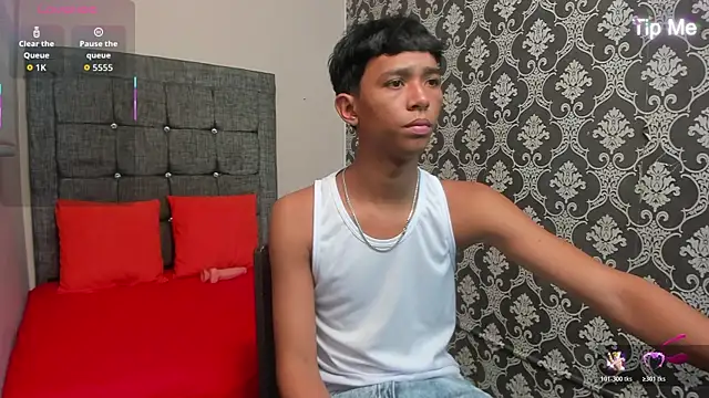 Little Twink19x online show from April 23, 2026, 7:27 pm