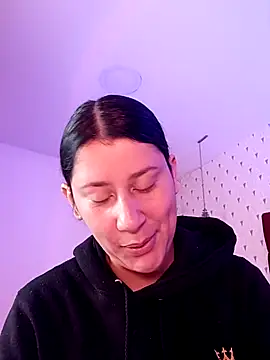 LunaDamasco online show from April 22, 2026, 2:47 am