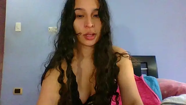 scarlettscottx  online show from May 4, 2026, 8:27 pm