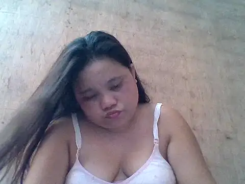 sweetlyn31 online show from April 14, 2026, 3:12 am