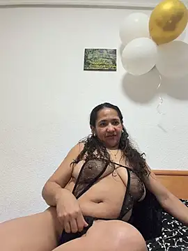 CrystalIvy online show from April 12, 2026, 6:35 pm