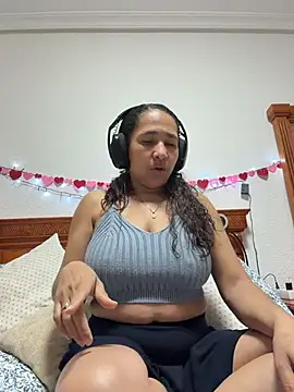 CrystalIvy online show from April 19, 2026, 8:11 pm