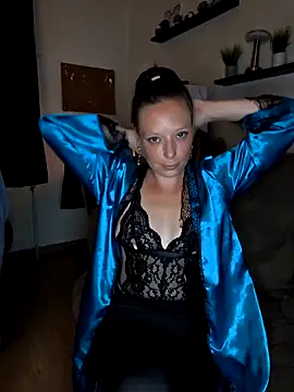 Snapshot of ZaramourXMrX chatting on May 17, 2026, 7:32 pm ZaramourXMrX online show from May 17, 2026, 7:32 pm