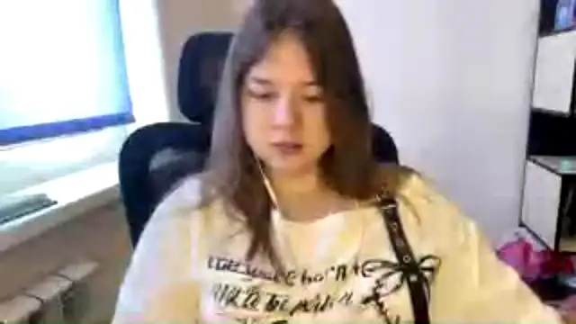 TomikoPfau online show from March 15, 2026, 7:58 am