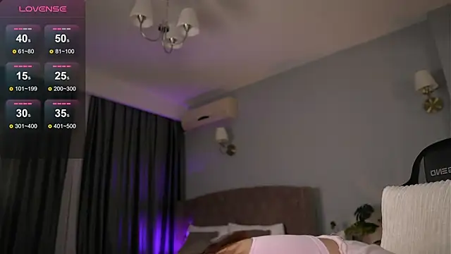 Snapshot of Playful_Issa chatting on June 3, 2026, 1:19 am Playful Issa online show from June 3, 2026, 1:19 am