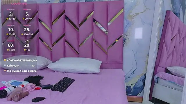 curvybuffgirllll online show from April 20, 2026, 7:37 pm